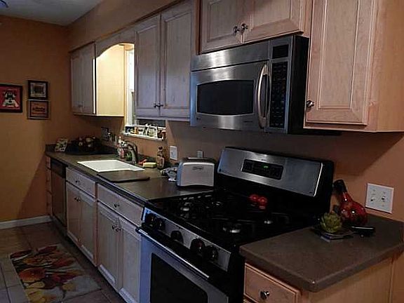4th image of 1950 Belvoir Dr