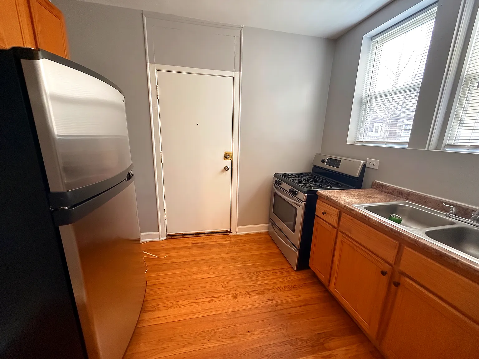 2 bed, 800 sqft, $1,450 — Photo 2