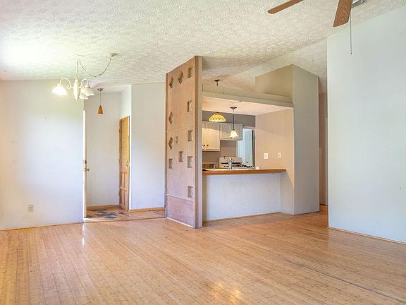 5th image of 1496 Silver Lake Dr