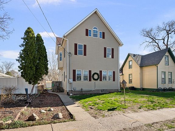 3rd image of 621 S Birchwood Ave