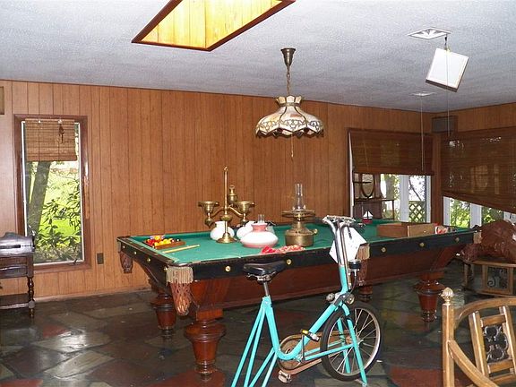 2nd image of 34 Crescent Cir