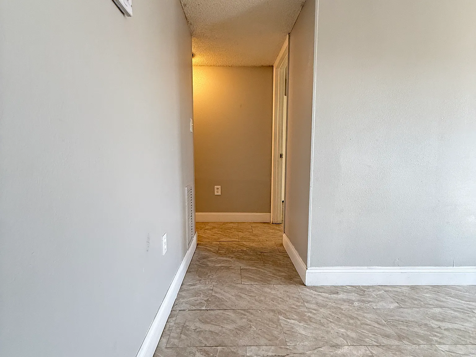 1 bed, 780 sqft, $1,100 — Photo 3