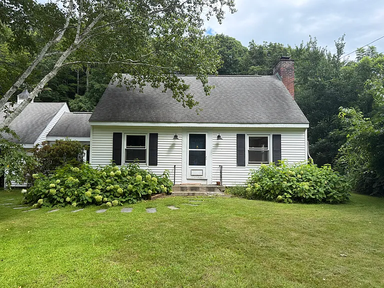354 N Plain Rd — Photo 21