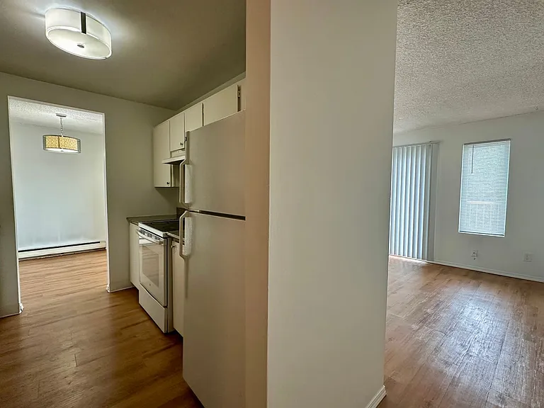 Avalon Apartments — Photo 1