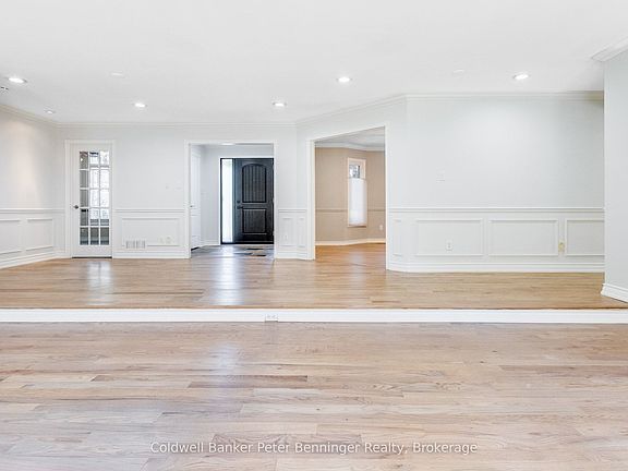 4th image of 152 Treegrove Cir