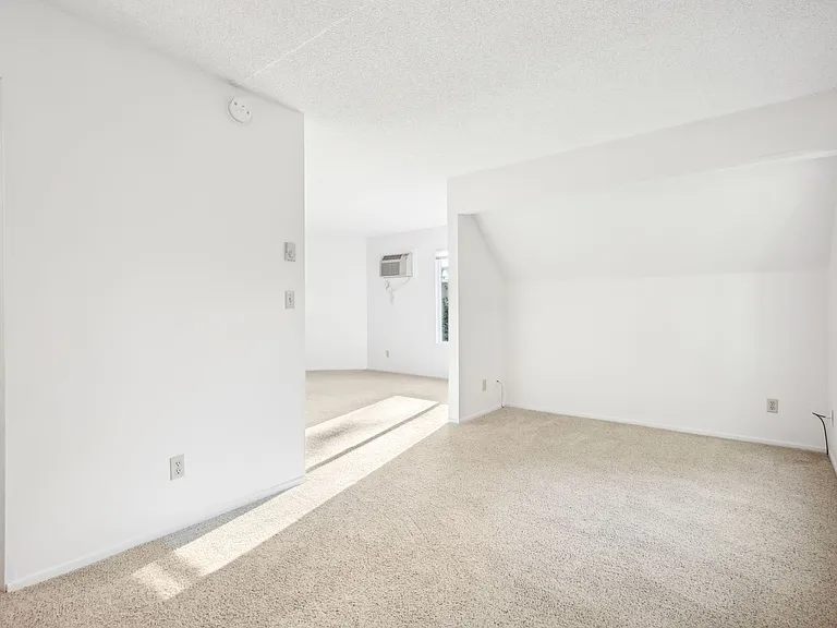 Plan F, 704 sq ft, 1 bed/1bath