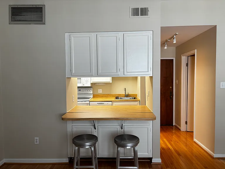 2007 O St NW #203 — Photo 4