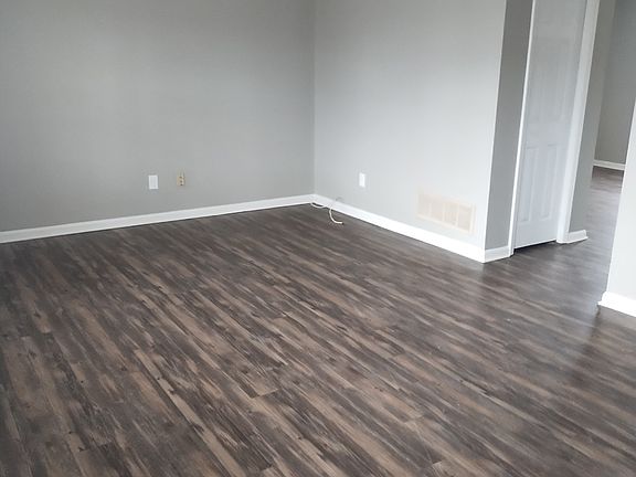 5th image of 488 Whispering Hills Dr