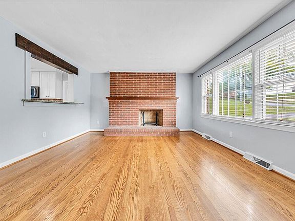 5th image of 346 Peachtree Valley Dr