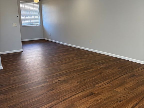 3rd image of 3853 Riverside Dr #103