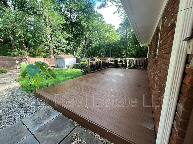 2485 Jefferson Ter — Photo 11
