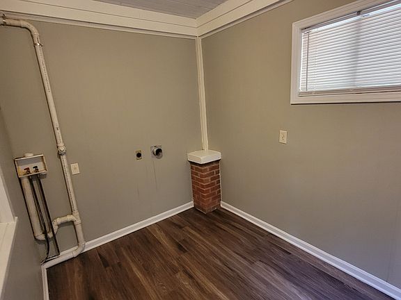 4th image of 3947 Whitehaven Park Cir