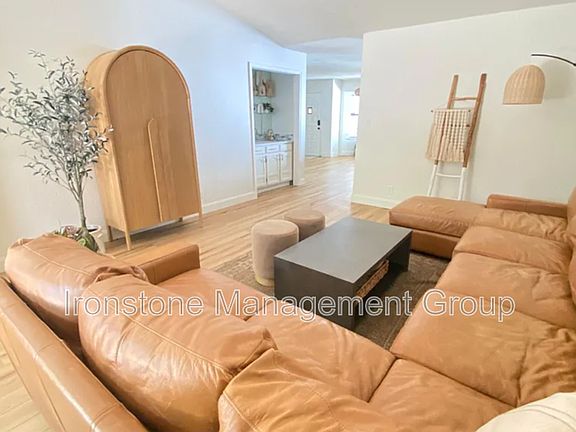 5th image of 2516 E 74th Pl