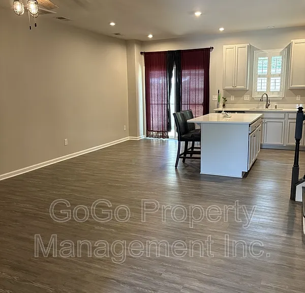 133 Marthawood Ln #1 — Photo 2