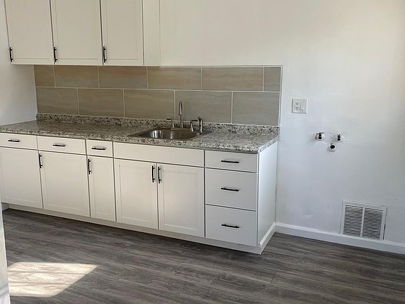 5th image of 4861 E 60th Pl #B