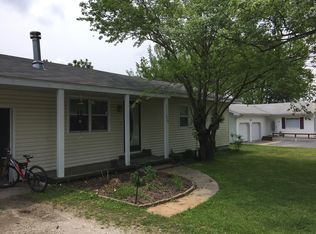 624 Willow Ln, Lebanon, MO 65536