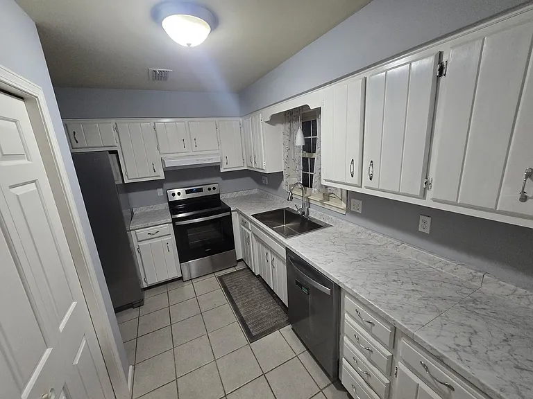 301 Bainbridge Dr #L — Photo 13