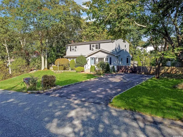 8 George Street, Hampton Bays, NY 11946