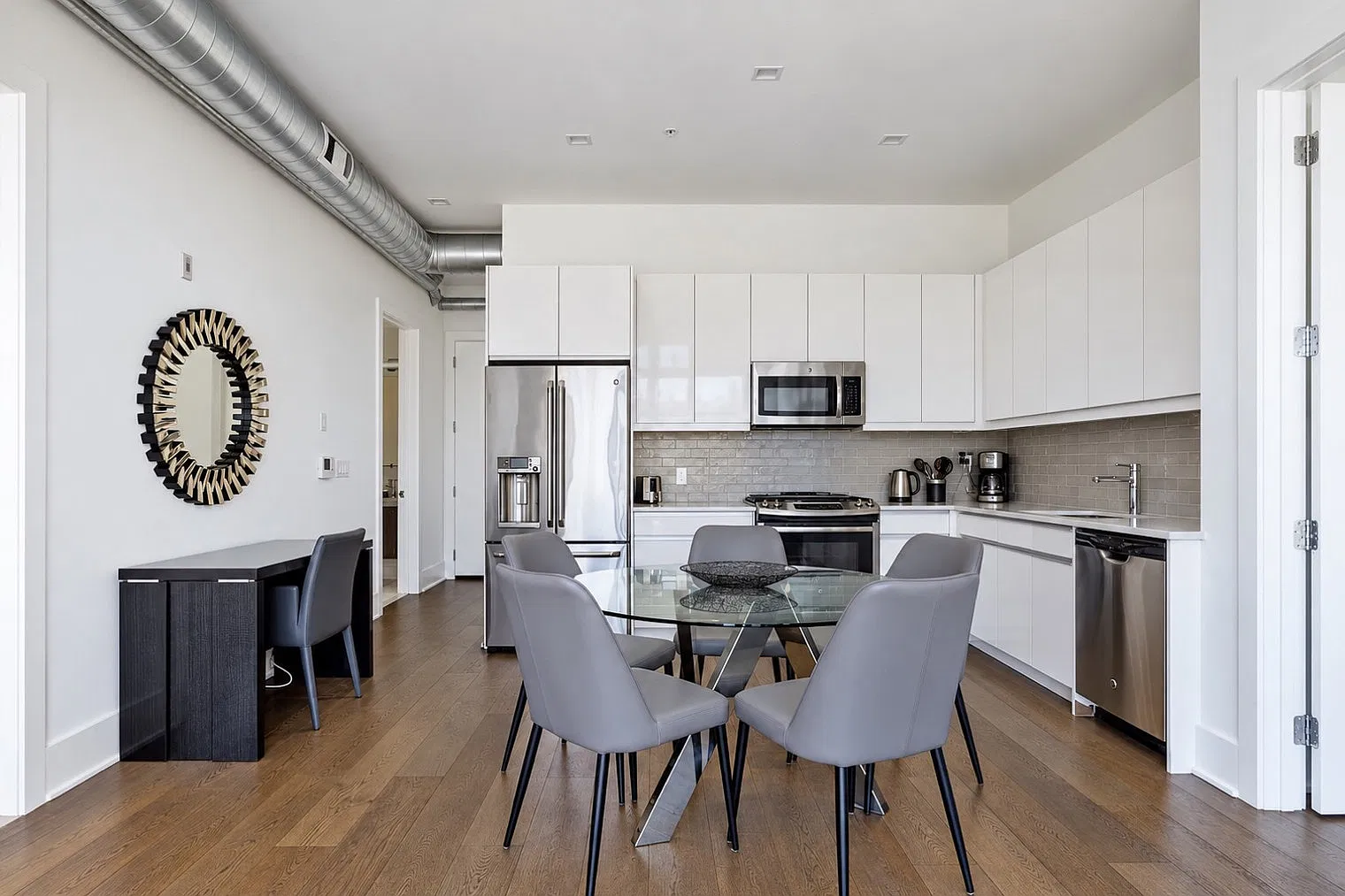 2 bed, 2.0 bath, $8,228 — Photo 4