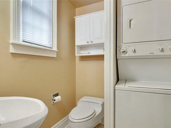5th image of 1022 Saint Peter St APT 211
