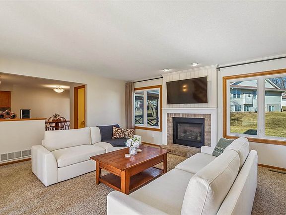2nd image of 5020 Erin Ct NE