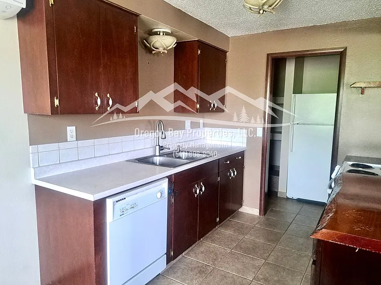 1025 Garfield Ave — Photo 6