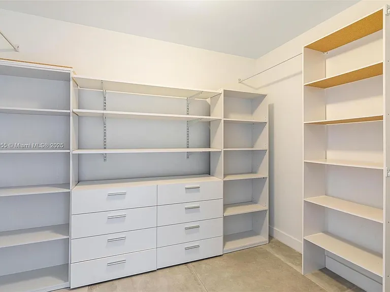 16385 Biscayne Blvd #4 — Photo 36