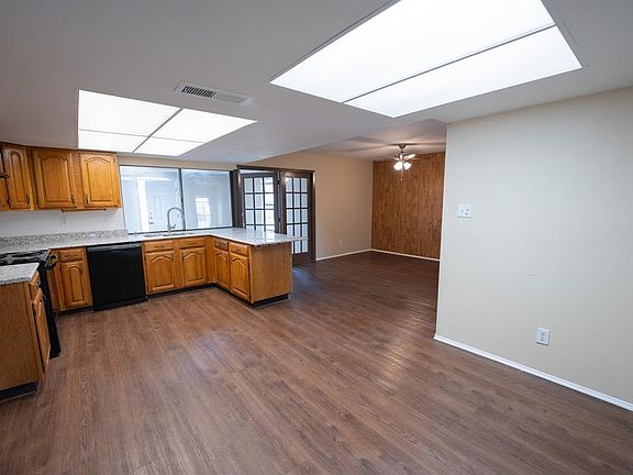 4th image of 939 Live Oak Dr