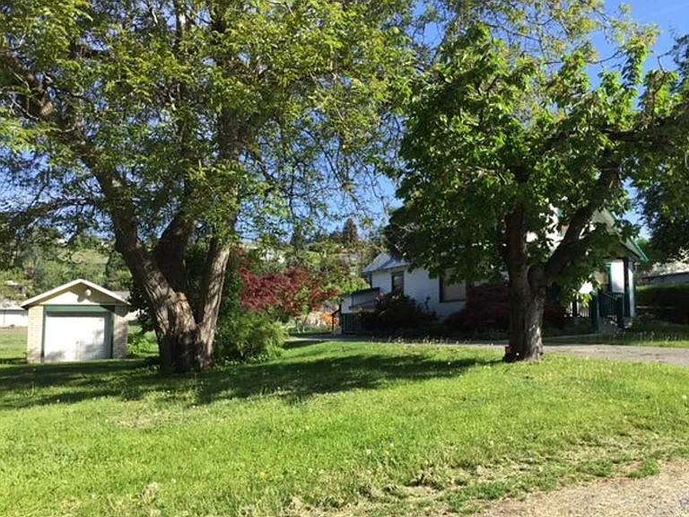 245 N Harris Ave — Photo 24
