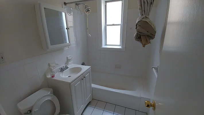 Rented by Halvatzis Realty | media 25