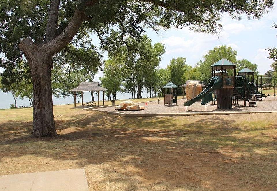 2nd image of 2967 Spring Lake Dr