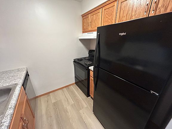 4th image of 992 3rd St #111