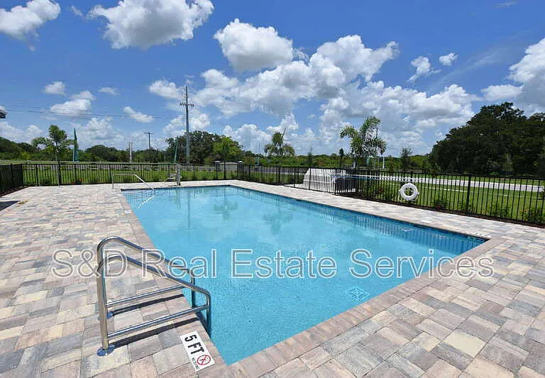 3913 Academia Ave — Photo 2