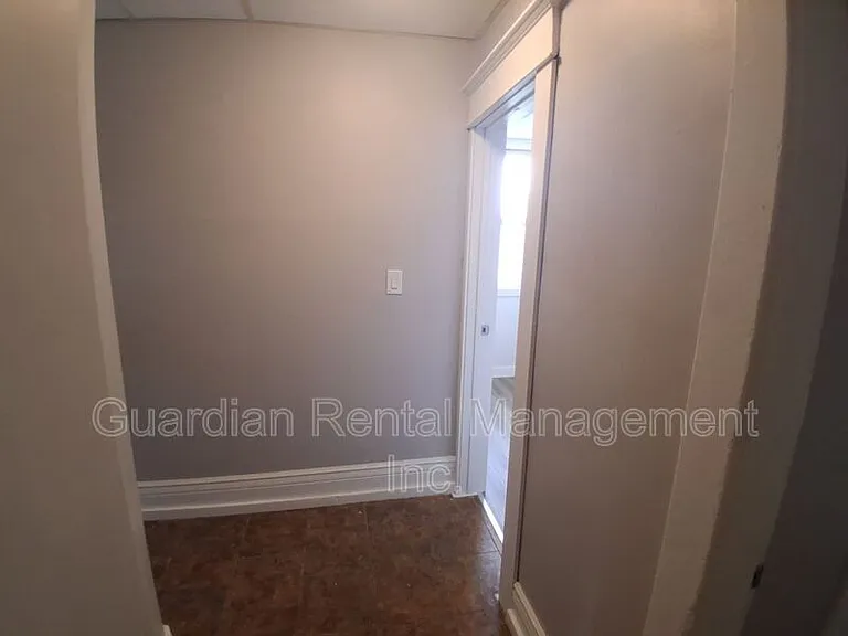 411 Simpson St #6 — Photo 8