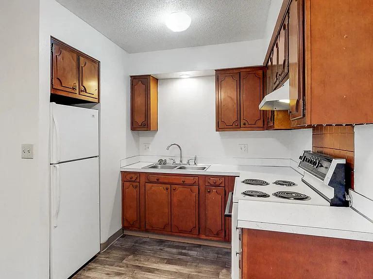 Plaza Manor — Photo 84