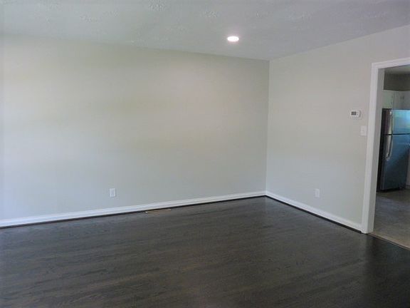3rd image of 213 Brentwood Dr