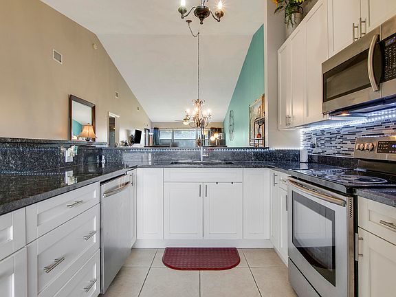 5th image of 4693 Lucerne Lakes Boulevard E #203