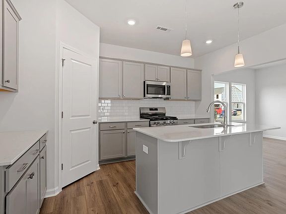 4th image of 68 Plantation Dr