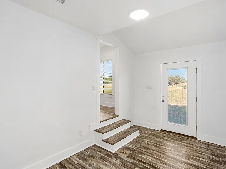 310 Creek Ln — Photo 14