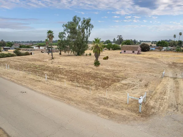 12602 E Robinson Ave, Sanger, CA 93657