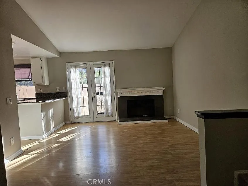 2 bed, 1343 sqft, $3,200 — Photo 2