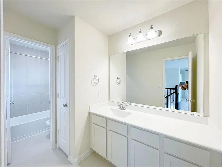 4403 Silvergrass Ln — Photo 19