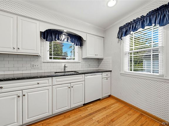 3rd image of 64 Grosvenor Rd