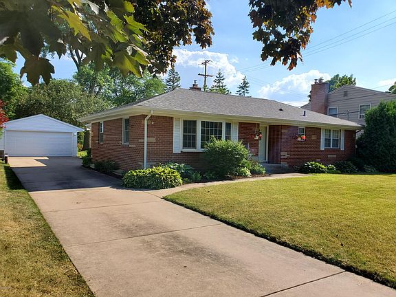 2nd image of 154 Boltwood Dr NE