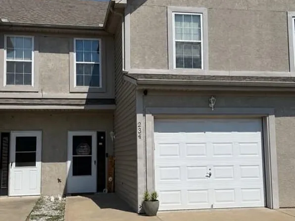 234 N 5th Ter, Louisburg, KS 66053