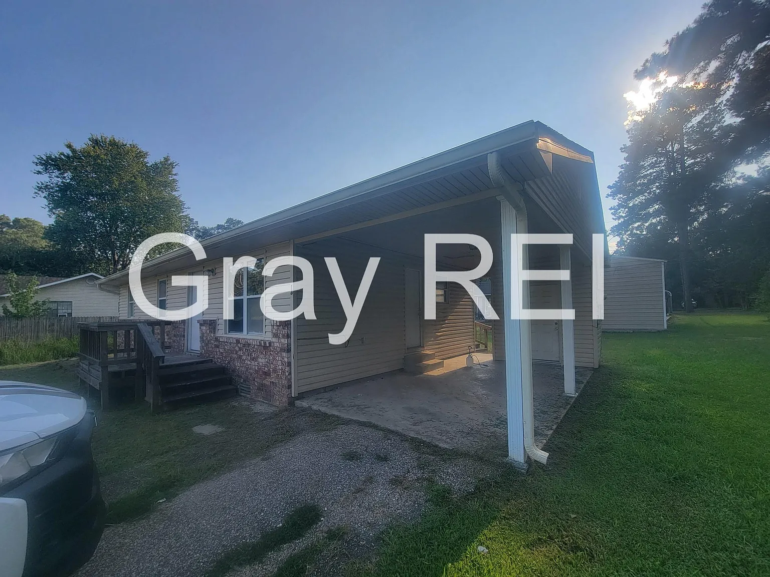 3 bed, 931 sqft, $995 — Photo 2