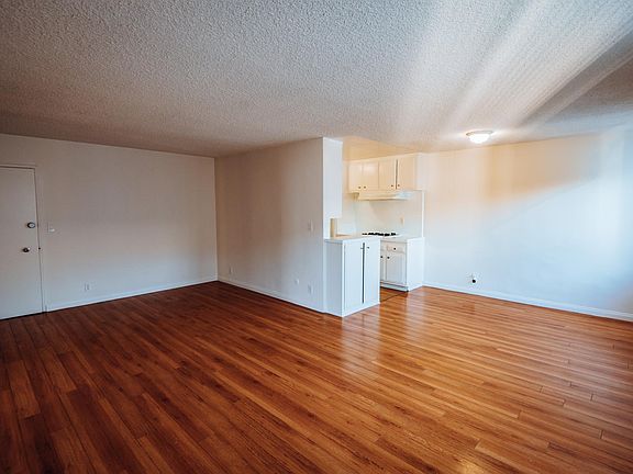 2nd image of 7012 Lanewood Ave #204