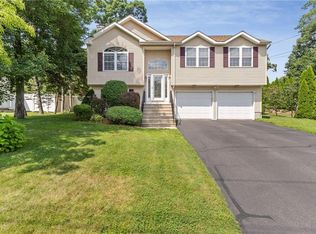 115 S Comstock Pkwy, Cranston, RI 02921