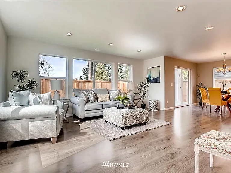 318 SW 106th St — Photo 3