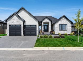 3 Sunningdale Dr, Leamington, ON N8H0C5